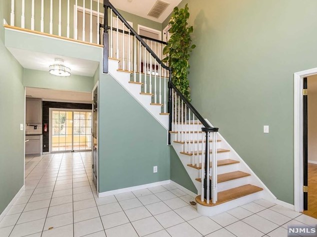 15 Bethany Cir, Closter, NJ 07624