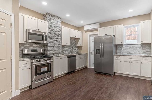 120 68th St #1r, West New York, NJ 07093