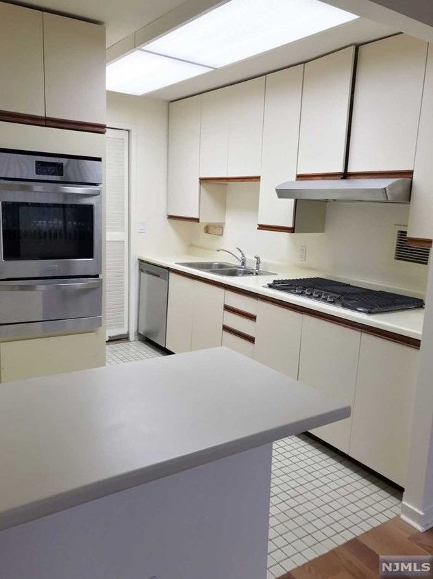 200 Old Palisade Rd Apt 10j, West Fort Lee, NJ