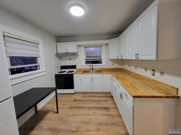 110 E Harriet Ave, Palisades Park, NJ 07650