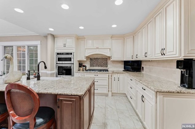 8 Ridge Rd, Upper Saddle River, NJ 07458