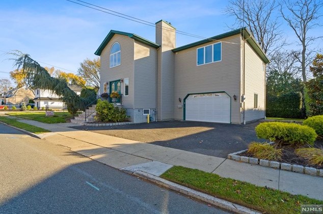 399 New Milford Ave, Dumont, NJ 07628