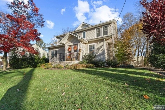 31 Prospect Ave, Emerson, NJ 07630-1721