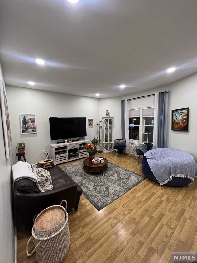 10 Belmont Ave, Outwater, NJ 07026