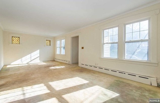 19 Manner Ave, Outwater, NJ 07026