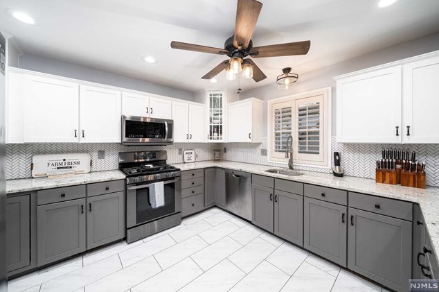 10 New Jersey Ave, Bergenfield NJ  07621-1325 exterior