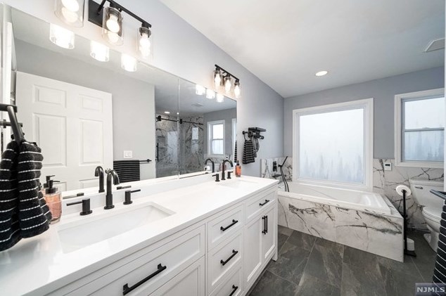 10 New Jersey Ave, Bergenfield NJ  07621-1325 exterior