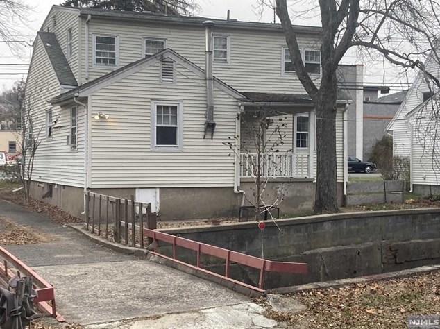 1147 Goffle Rd, Paterson, NJ 07506