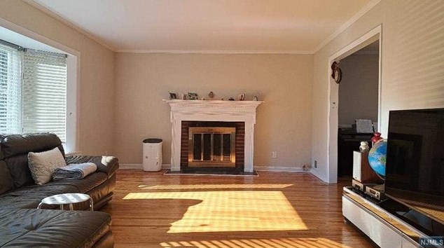 27 Greentree Ter, Tenafly, NJ 07670