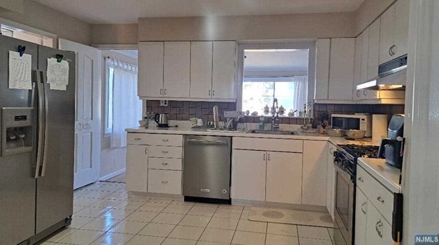 27 Greentree Ter, Tenafly NJ  07670-2405 exterior