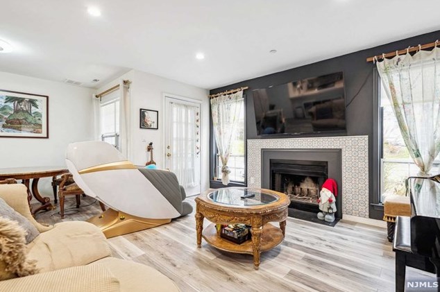 18 Gentry Dr, Englewood, NJ 07631