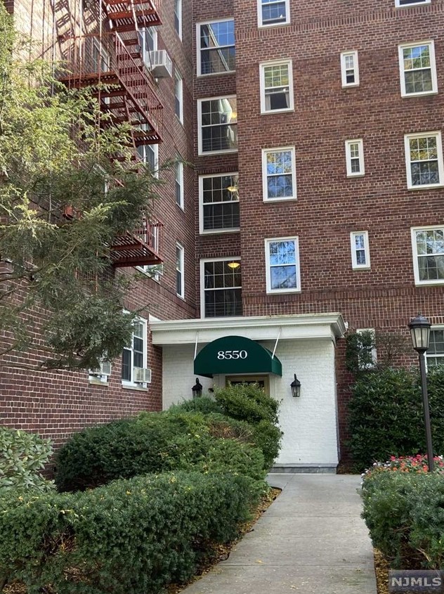 8550 Blvd E #2e, North Bergen, NJ 07047