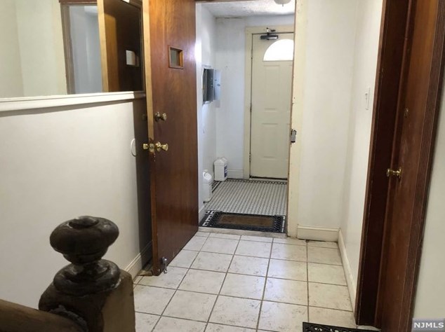 947 Summit Ave, Jersey City, NJ 07307-3617