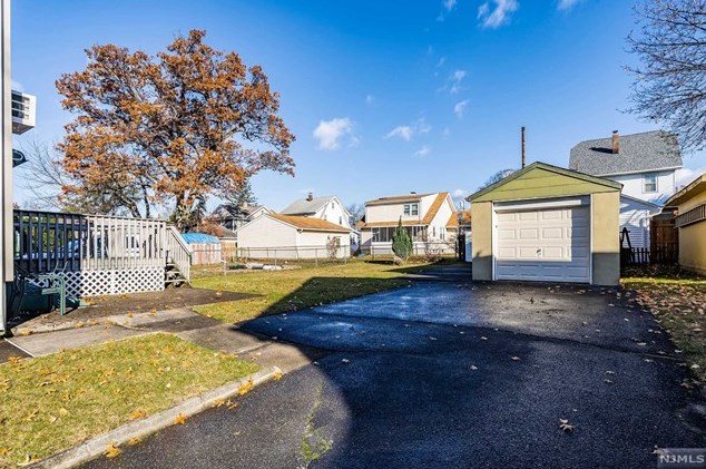 84 Terrace Ave, Rochelle Park, NJ 07662