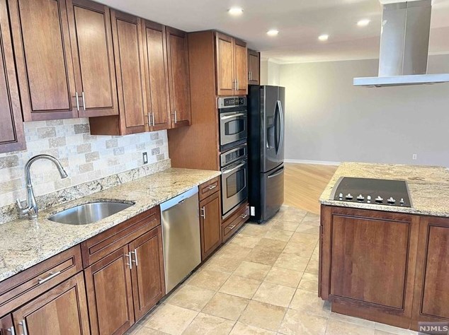 200 Grand Cove Way Apt 3a, Edgewater, NJ
