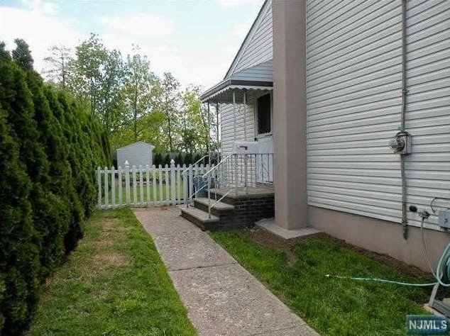 15-17 Fournier Crescent #17, Elmwood Park, NJ 07407