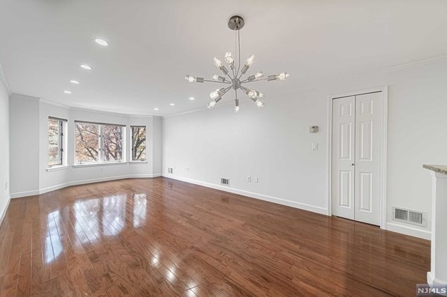 317 Ellery Ct, Edgewater NJ  07020-1602 exterior