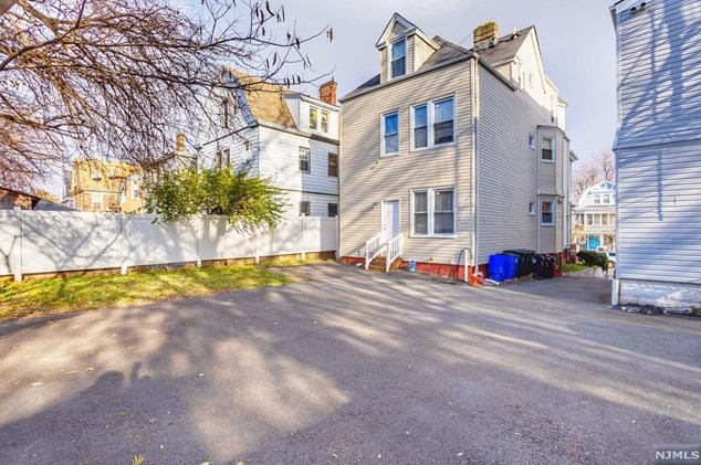 19 Farley Ave, Newark NJ  07108-1509 exterior