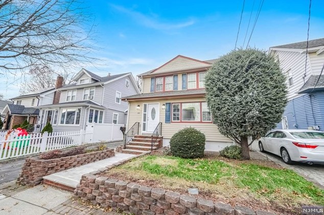 233 Maplewood Ave, Bogota, NJ 07603