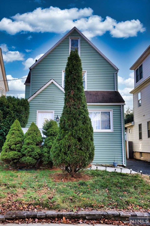 15 Niagara St, Dumont, NJ 07628
