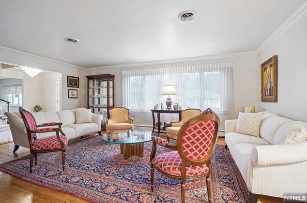 63 Hickory St, Englewood, NJ 07632