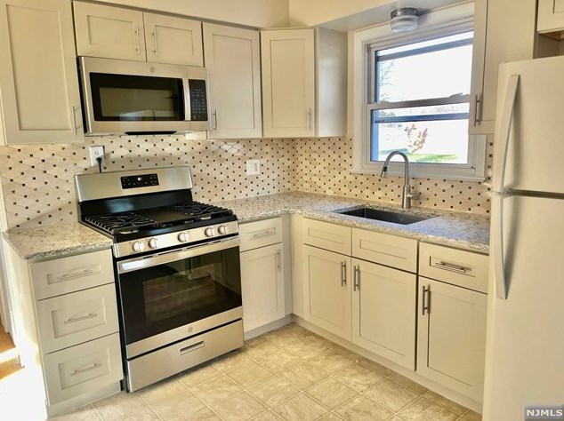 109 Rochelle Pkwy #2, Saddle Brook, NJ 07663