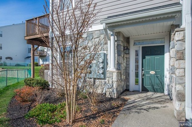 94 Whiteweld Ter, Clifton, NJ 07013-2679