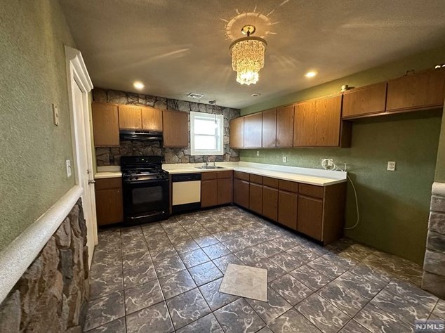 887-889 Lake St #2nd Fl, Newark, NJ 07104