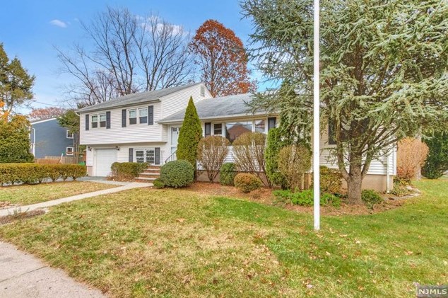 50 Sycamore Ave, Ho Ho Kus, NJ 07423