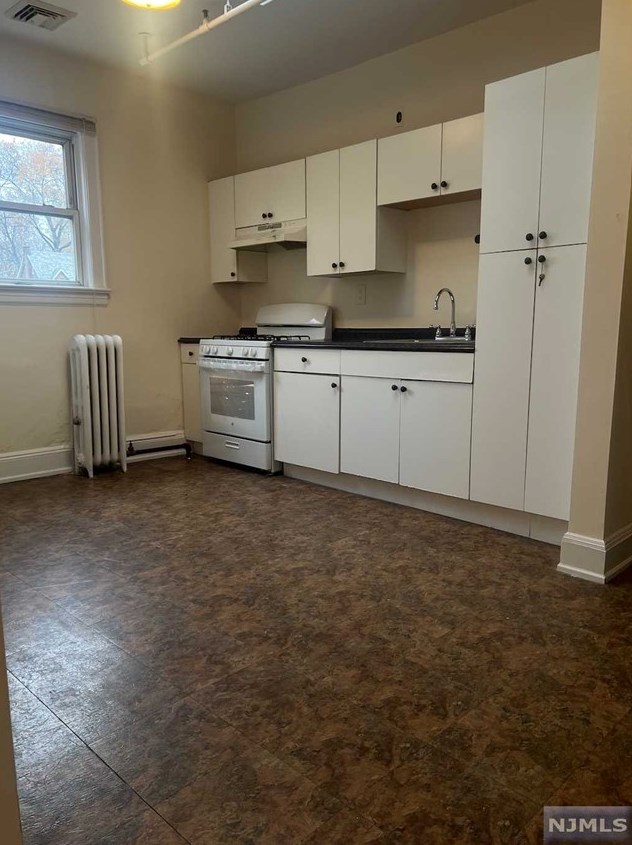 827 Teaneck Rd #1, Teaneck, NJ 07666