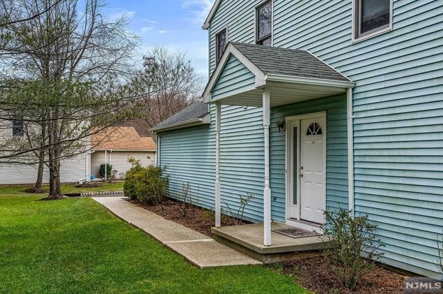 48 Foxwood Sq #48n, Westwood, NJ 07675