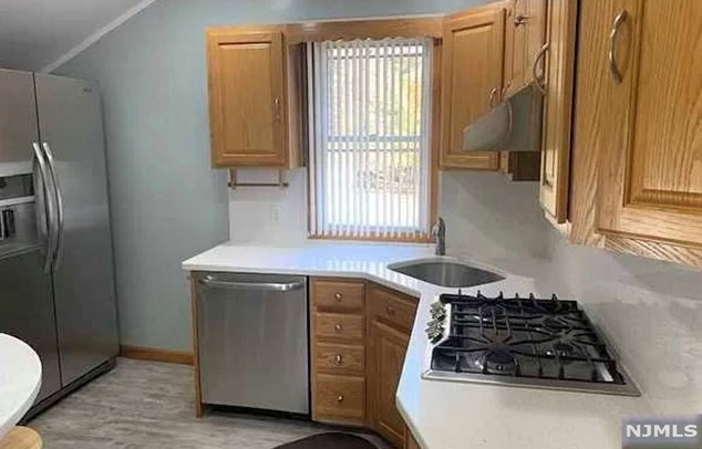 262 Saddle River Rd, Saddle Brook NJ  07663-4619 exterior
