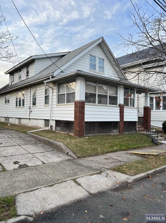 1050-1052 E 24th St, Paterson, NJ 07513