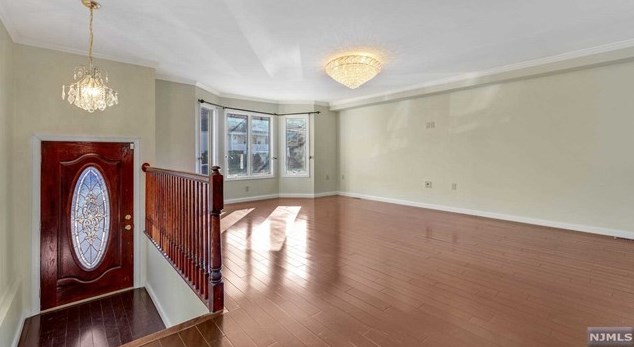 733 Chestnut St, Secaucus NJ  07094-3205 exterior