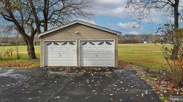 439 Riverside Ave, Lyndhurst, NJ 07071