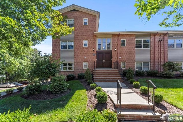 29 Upper Mountain Ave, Montclair, NJ 07042