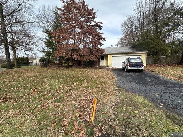 216 Eagle Dr, Emerson, NJ 07630