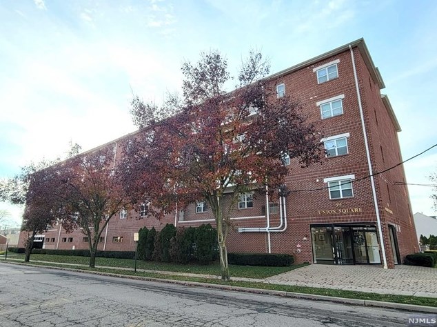 39 Union St #405, Hackensack, NJ 07601