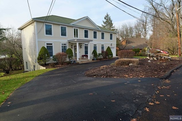 9 Zanoni St, Westwood, NJ 07677