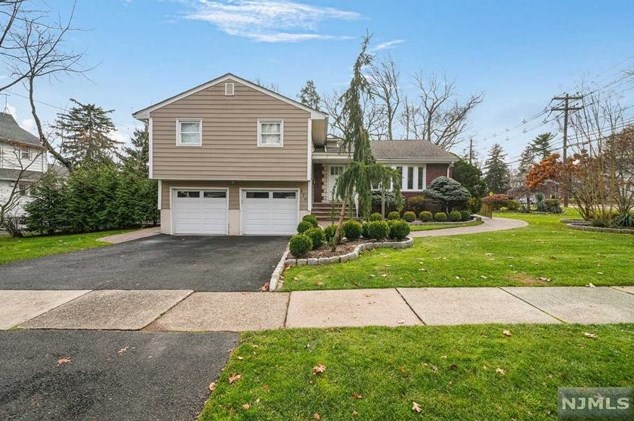 270 W Hudson Ave, Englewood, NJ 07631