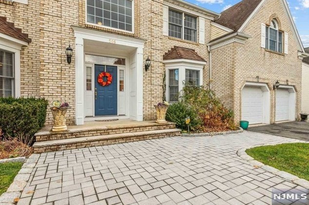 506 Stonewall Ct, Wyckoff, NJ 07481