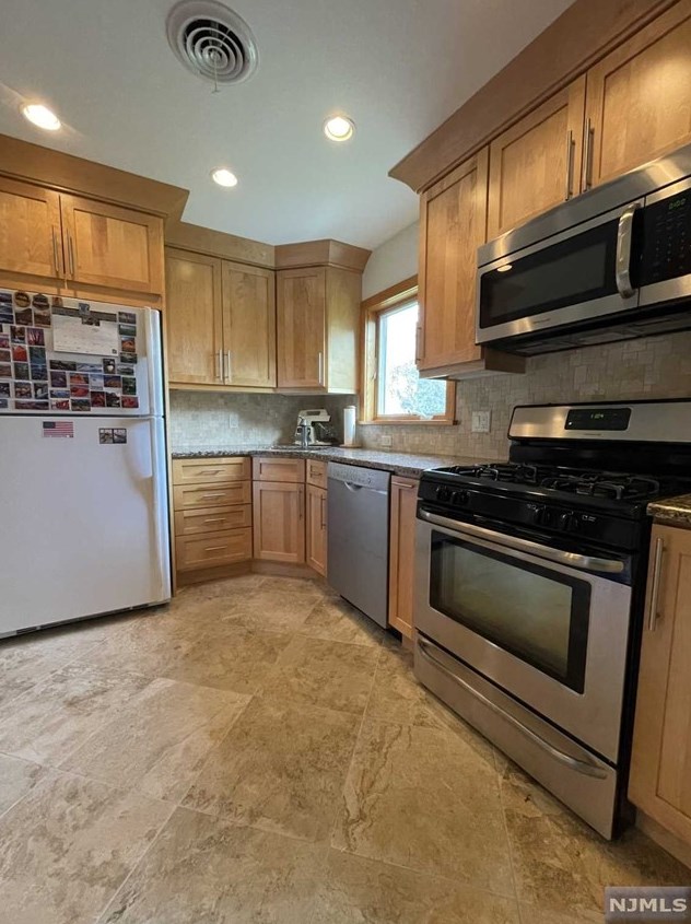 21 Brookfield Rd, Dumont, NJ 07628