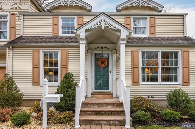 100 Delmar Ave, Cresskill, NJ 07626