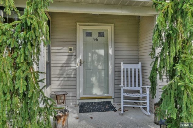 146 Moramarco Ct, Mahwah, NJ 07430