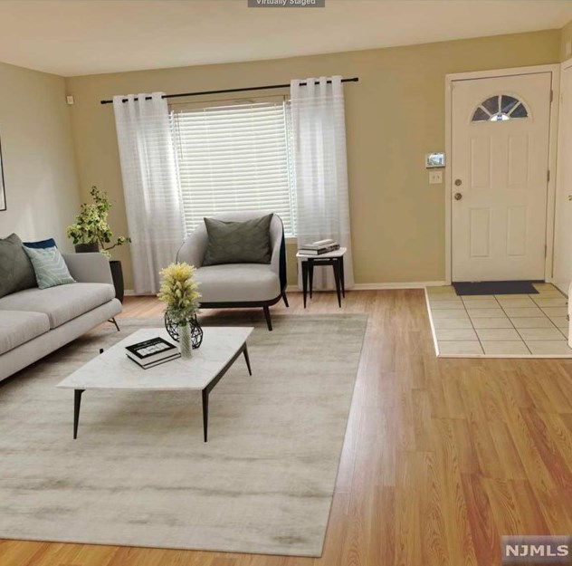52 Woodland Dr, Roselle, NJ 07203
