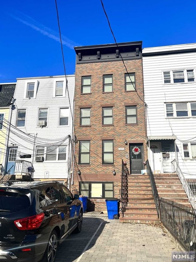 348 5th St, Jersey City, NJ 07302-2345