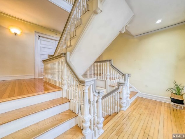 1025 Palisade Ave, West Fort Lee NJ  07024-6320 exterior