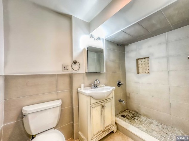 1025 Palisade Ave, West Fort Lee NJ  07024-6320 exterior