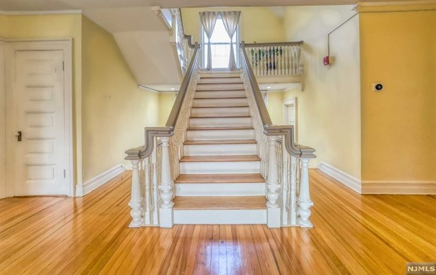 1025 Palisade Ave, West Fort Lee NJ  07024-6320 exterior