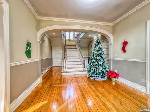 1025 Palisade Ave, West Fort Lee NJ  07024-6320 exterior